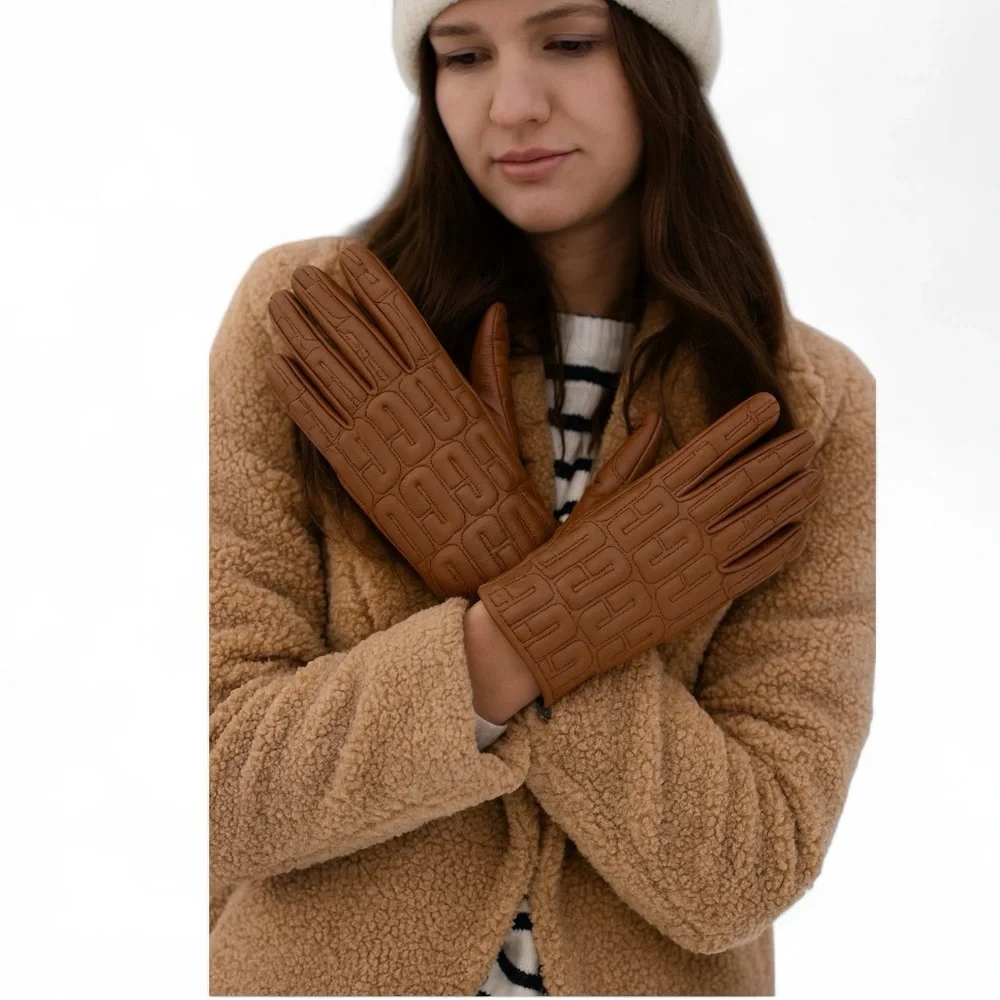 UGG Leather Quilted Logo Gloves w Tech Fingers & Palm Chestnut NWT Small